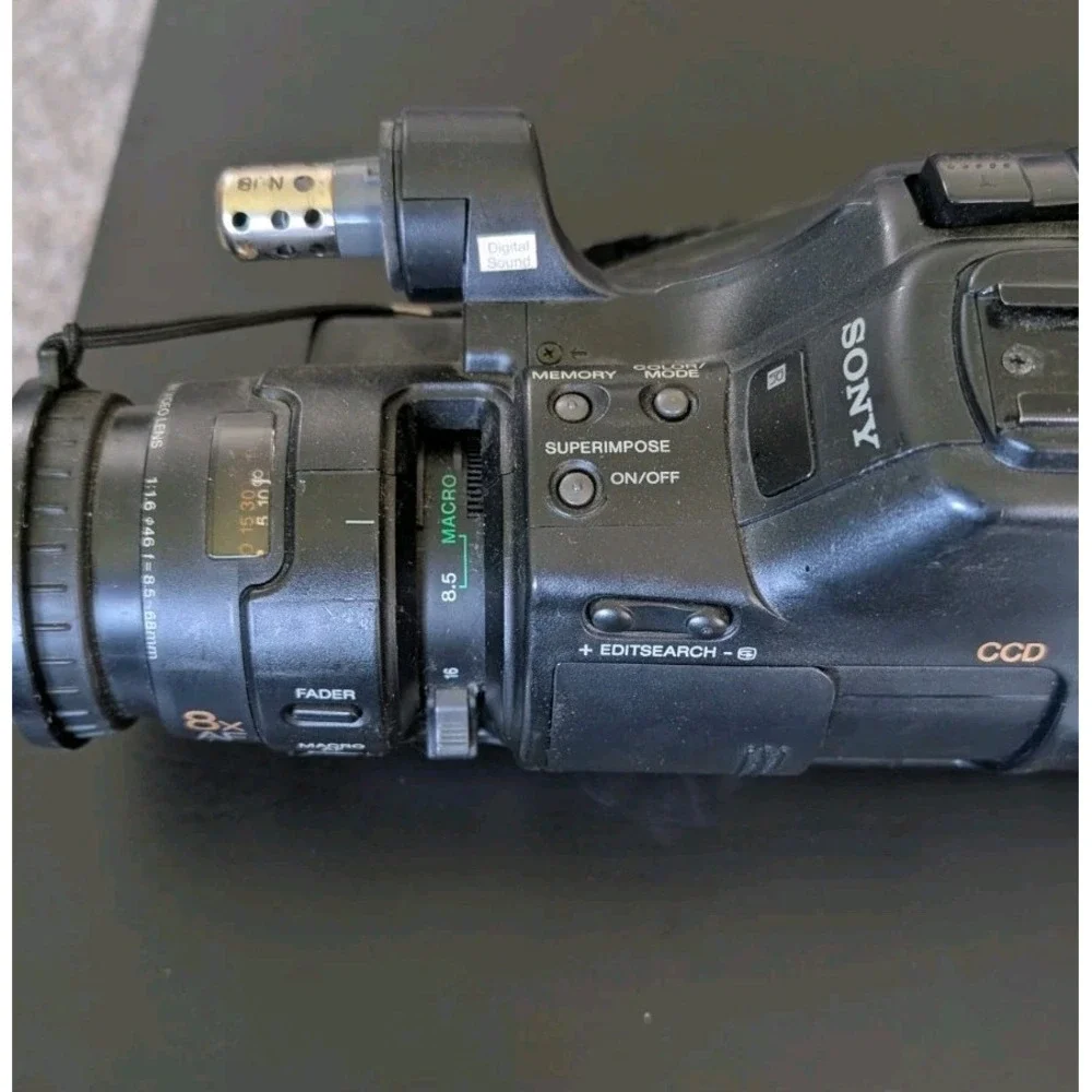 Sony Handycam CCD-F55 Camcorder & Accessories Chargers‎ UNTESTED